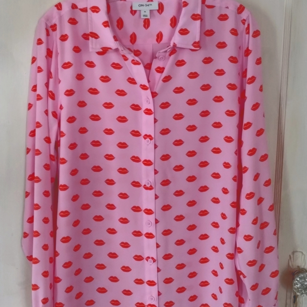 ON 34th Size M Women's Pink with orange lips Blouse